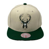 Mitchell & Ness Cream/Hunter Grn NBA Milwaukee Bucks Core Basic Snapback - OSFA