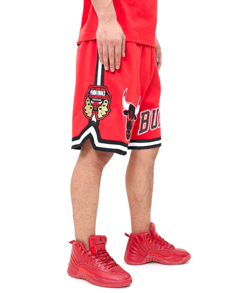 A male holidaymaker wearing Chicago Bulls Basketball Red Just Don