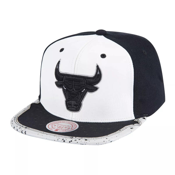 Mitchell & Ness White/Black NBA Chicago Bulls Day One Snapback - OSFA