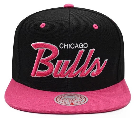 Mitchell & Ness Black/Pink NBA Chicago Bulls Sweetheart Script Snapback - OSFA