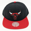 Mitchell & Ness Black/Red NBA Chicago Bulls Core Basic Snapback - OSFA