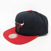 Mitchell & Ness Black/Red NBA Chicago Bulls Core Basic Snapback - OSFA