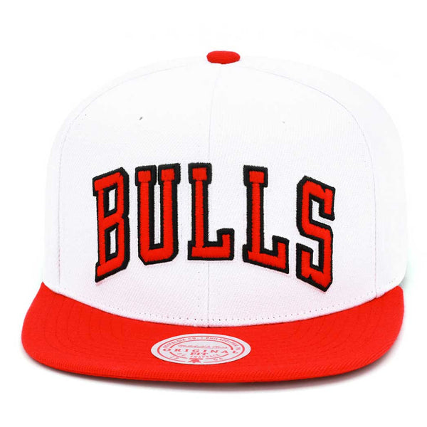 Mitchell & Ness White/Red NBA Chicago Bulls Core Basic Snapback - OSFA