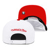 Mitchell & Ness White/Red NBA Chicago Bulls Core Basic Snapback - OSFA