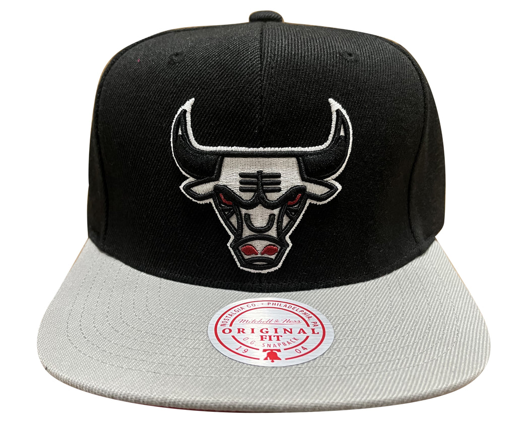 Men's Mitchell & Ness Black/Grey NBA Chicago Bulls Core Basic HWC Snapback - OSFA