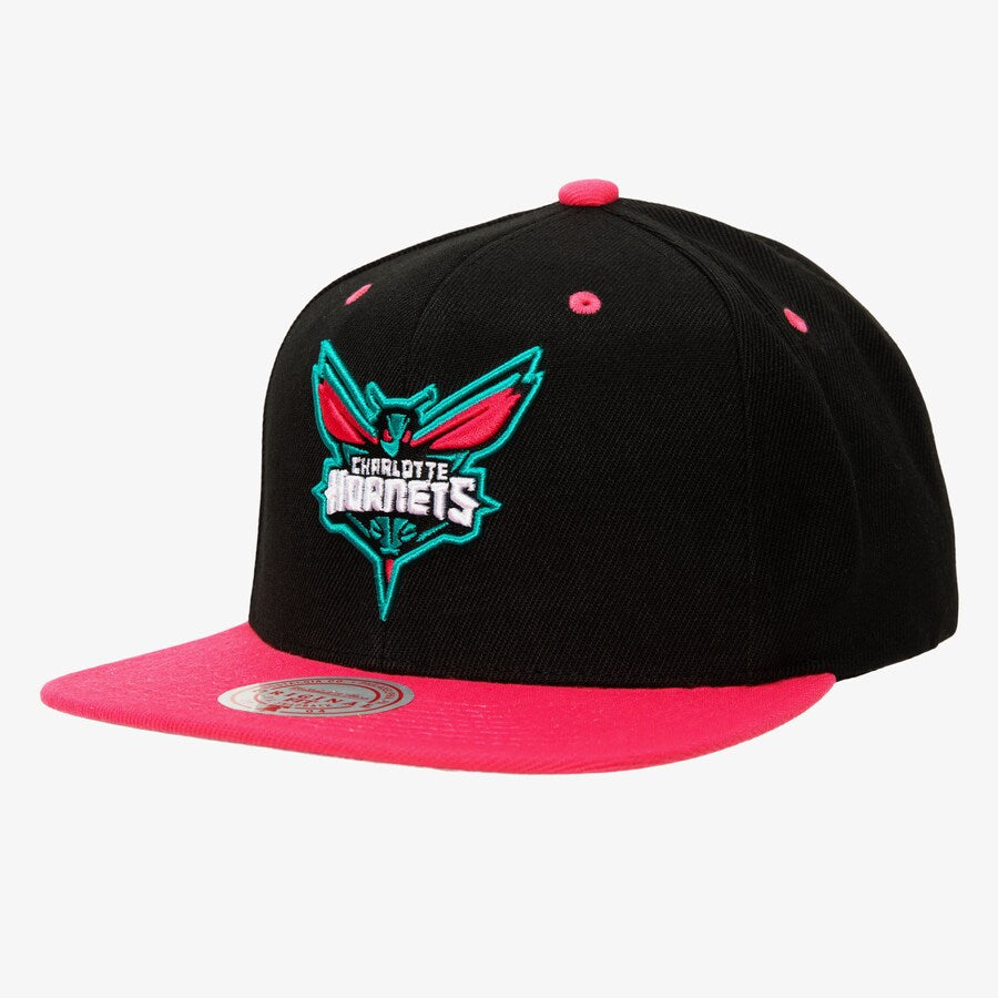 Mitchell & Ness Black/Pink NBA Charlotte Hornets Santa Ana 2-Tone Snapback - OSFA