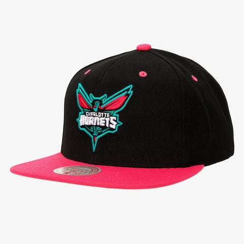 Mitchell & Ness Black/Pink NBA Charlotte Hornets Santa Ana 2-Tone Snapback - OSFA