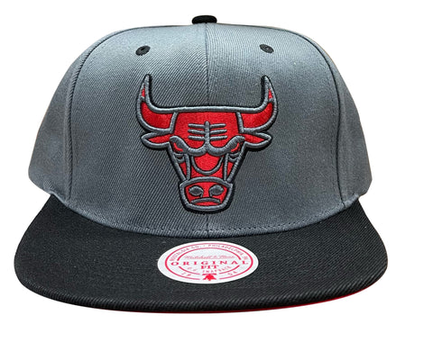 Men's Mitchell & Ness Grey/Black NBA Chicago Bulls Reload Snapback Hat - OSFA