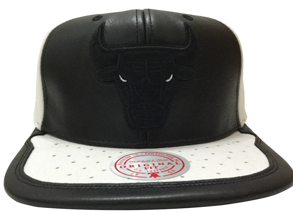 Mitchell & Ness White/Black NBA Chicago Bulls Day One Snapback - OSFA