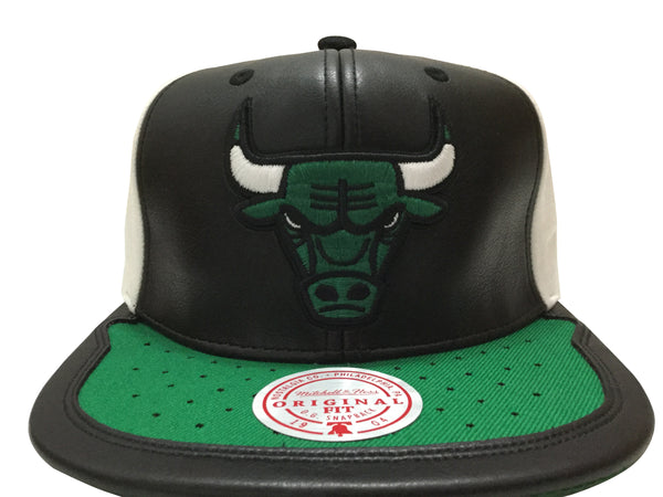 Mitchell & Ness White/Green NBA Chicago Bulls Day One Snapback -