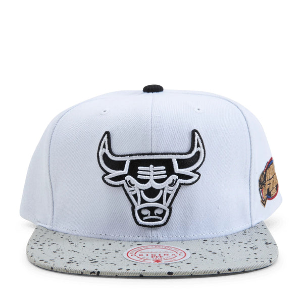 Men's Mitchell & Ness White/Silver NBA Chicago Bulls Cement Top Snapback - OSFA