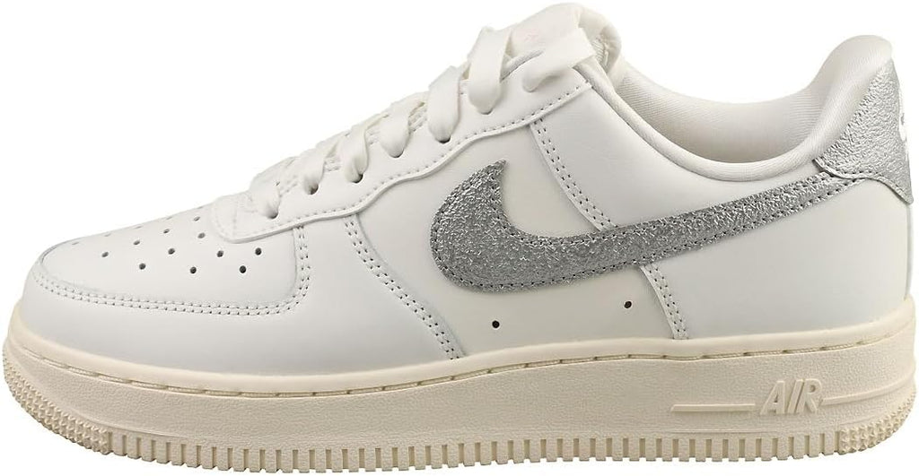 Women's Nike Air Force 1 '07 ESS TRND Smmt Wht/Metallic Silver (DQ7569 100)