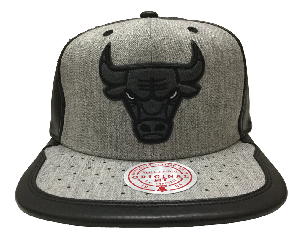 Mitchell & Ness Black/Red Chicago Bulls Day One Snapback Hat
